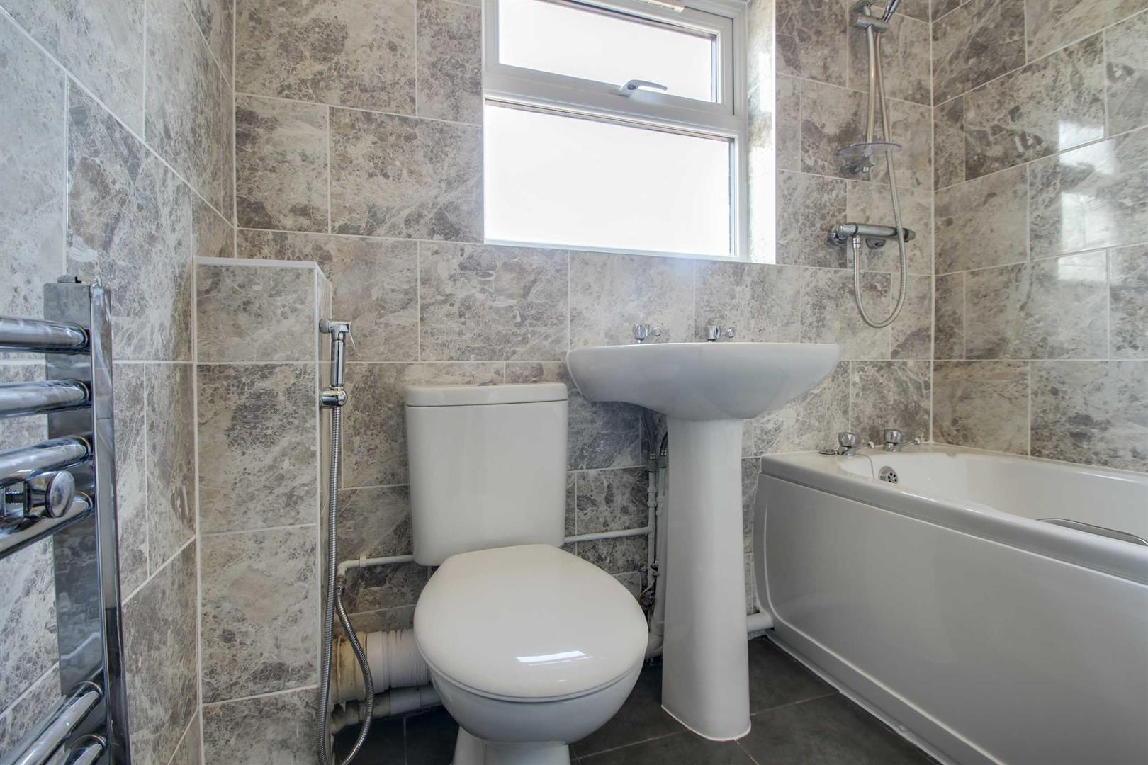 2 bed property in Sutton Court, Milton Keynes